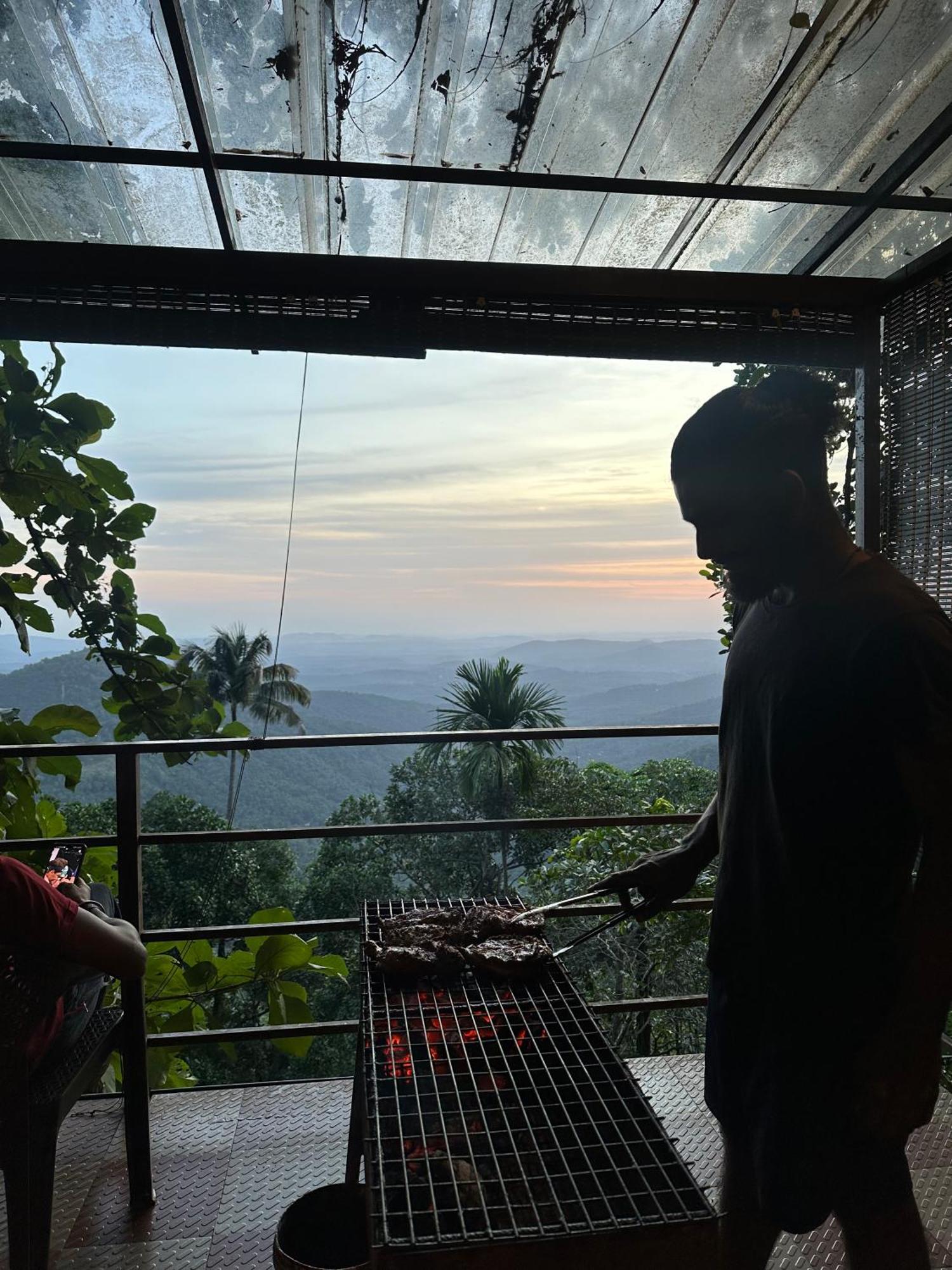 Sunset Valley Kerala Pool Resort - Serene Natural Forest Cottage Stay In Idukki With Sunrise & Sunset Panoramas, Natural Streams & Tranquil Summer Evenings Pirmed Exterior photo
